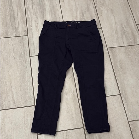 WHBM Women's Sleek Black Crop/Chino Pants with Straight Leg Design Size 8 - Picture 3 of 4